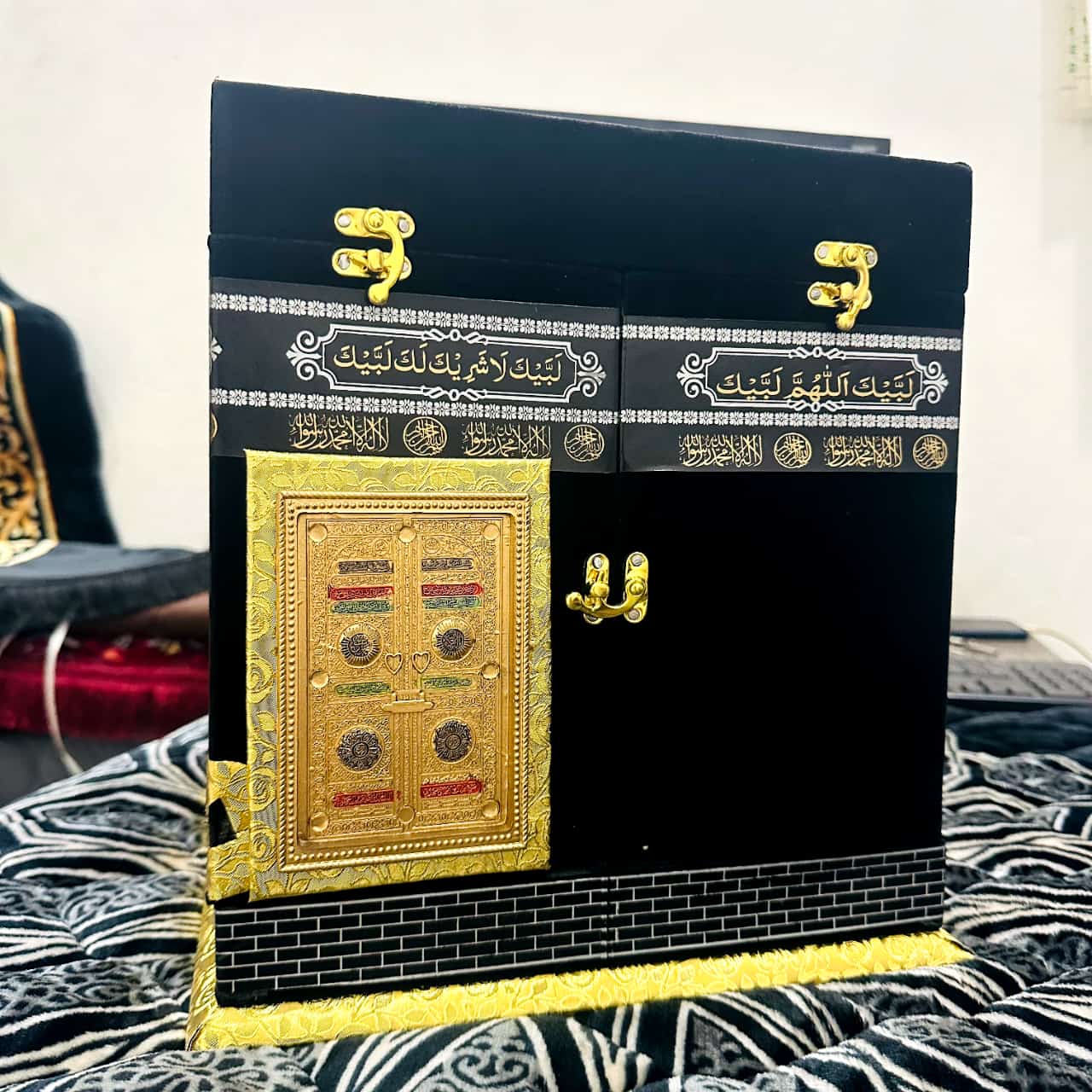 Deluxe Islamic Gift Box Includes Holy Quran, Attar & Tasbeeh.