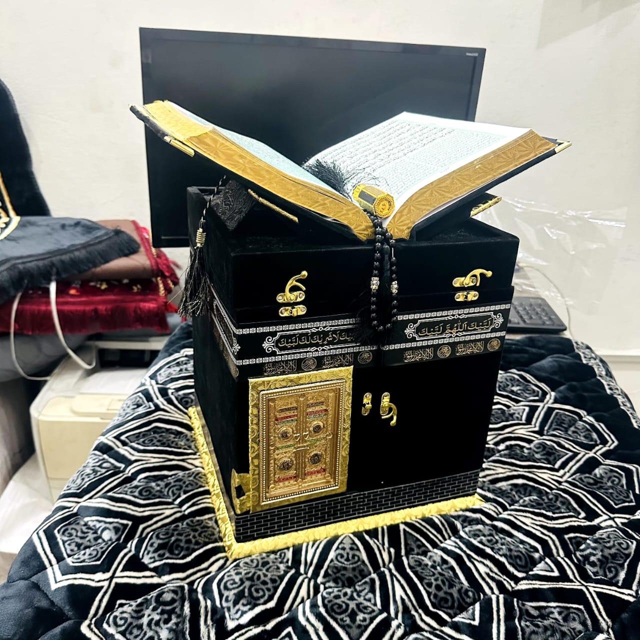 Deluxe Islamic Gift Box Includes Holy Quran, Attar & Tasbeeh.