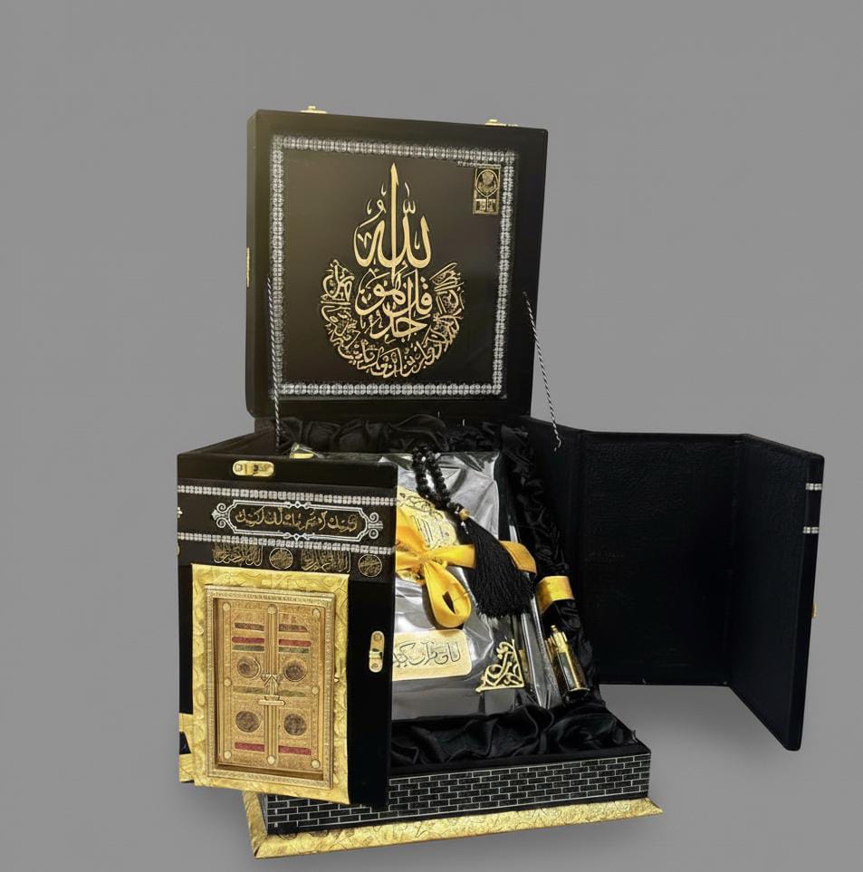 Kaaba Prestige Gift Set - Black and Gold Edition(With Urdu Translation)