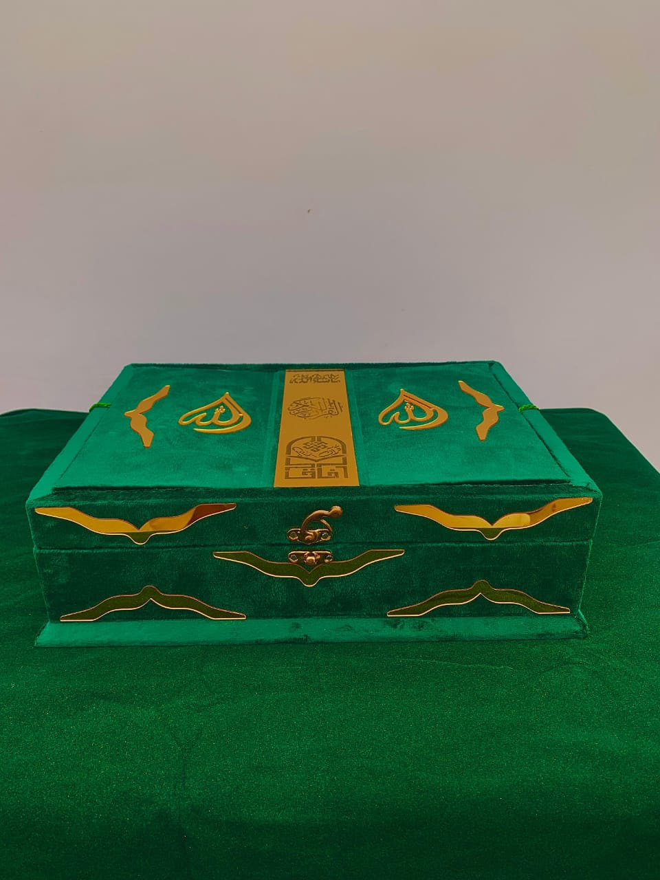 The Luxury Velvet Quran Gift Set Available in 3 Different Colours.
