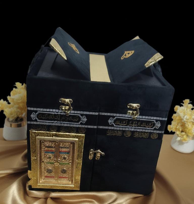 Kaaba Prestige Gift Set - Black and Gold Edition(With Urdu Translation)