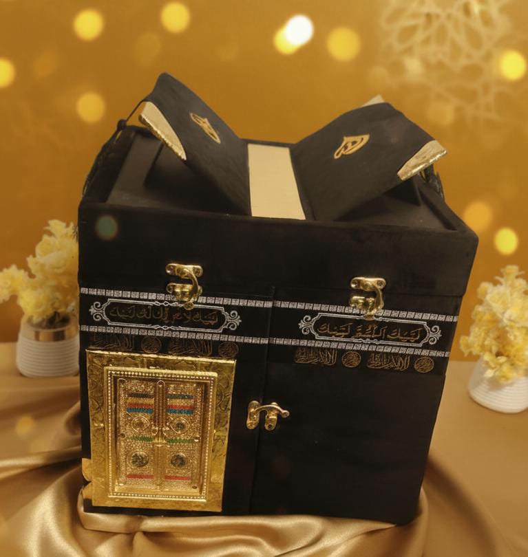 Kaaba Prestige Gift Set - Black and Gold Edition(With Urdu Tafseer)